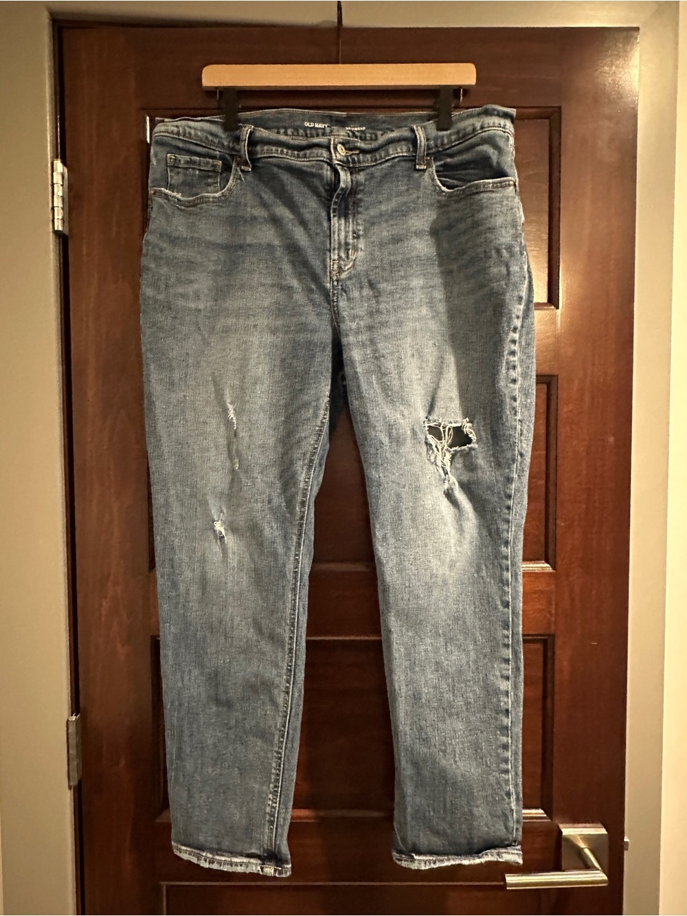 Old Navy Light Blue Boyfriend Women’s Jeans with Distressed Knee